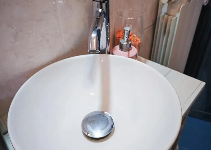 Vicino Di Centro E Universita Stanza Con Balcone فندق مبيت وإفطار بيرودجا