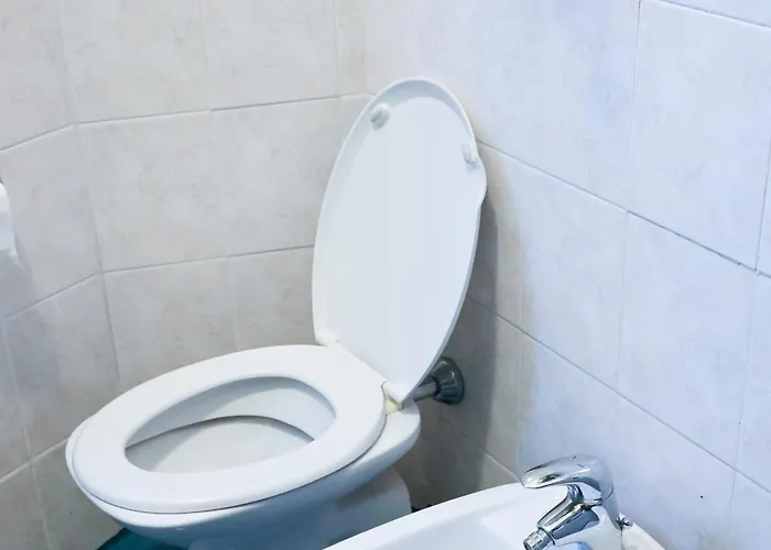 Vicino Di Centro E Universita Stanza Con Balcone فندق مبيت وإفطار